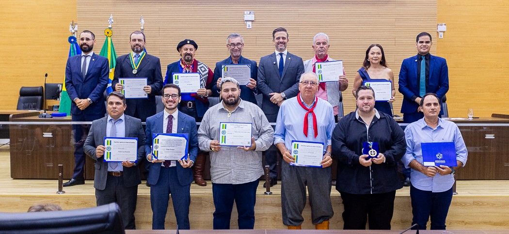 foto de capa da notícia com o título Deputado Delegado Lucas promove sessão solene e entrega honrarias a personalidades de Buritis e Ariquemes