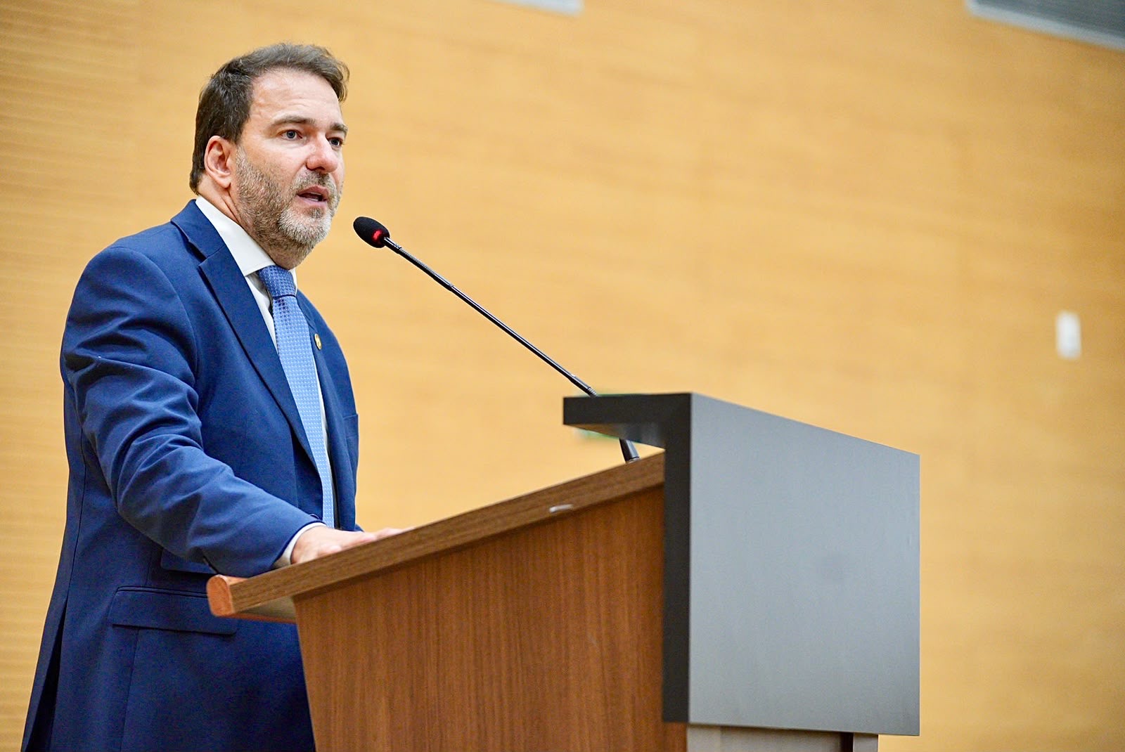 foto da notícia com o título Deputado Alex Redano agradece votos recebidos e destaca parcerias durante a campanha