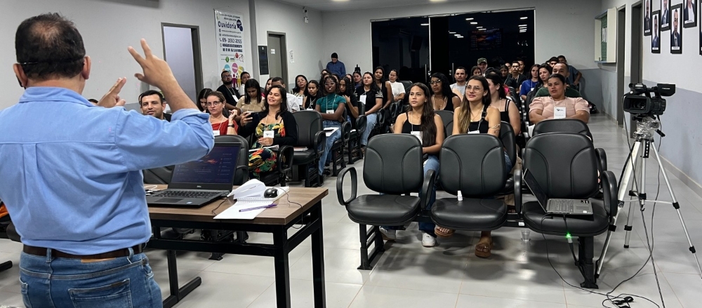 foto de capa da notícia com o título Escola do Legislativo promove curso de oratória em Cujubim