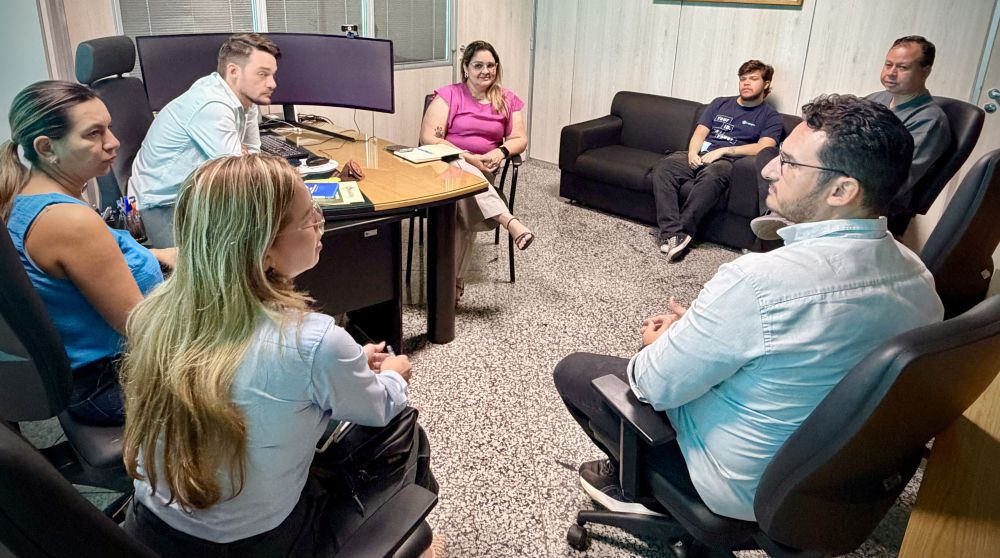 foto da notícia com o título Delegado Lucas articula agendamento para emissão de identidades durante a 9ª Expobur