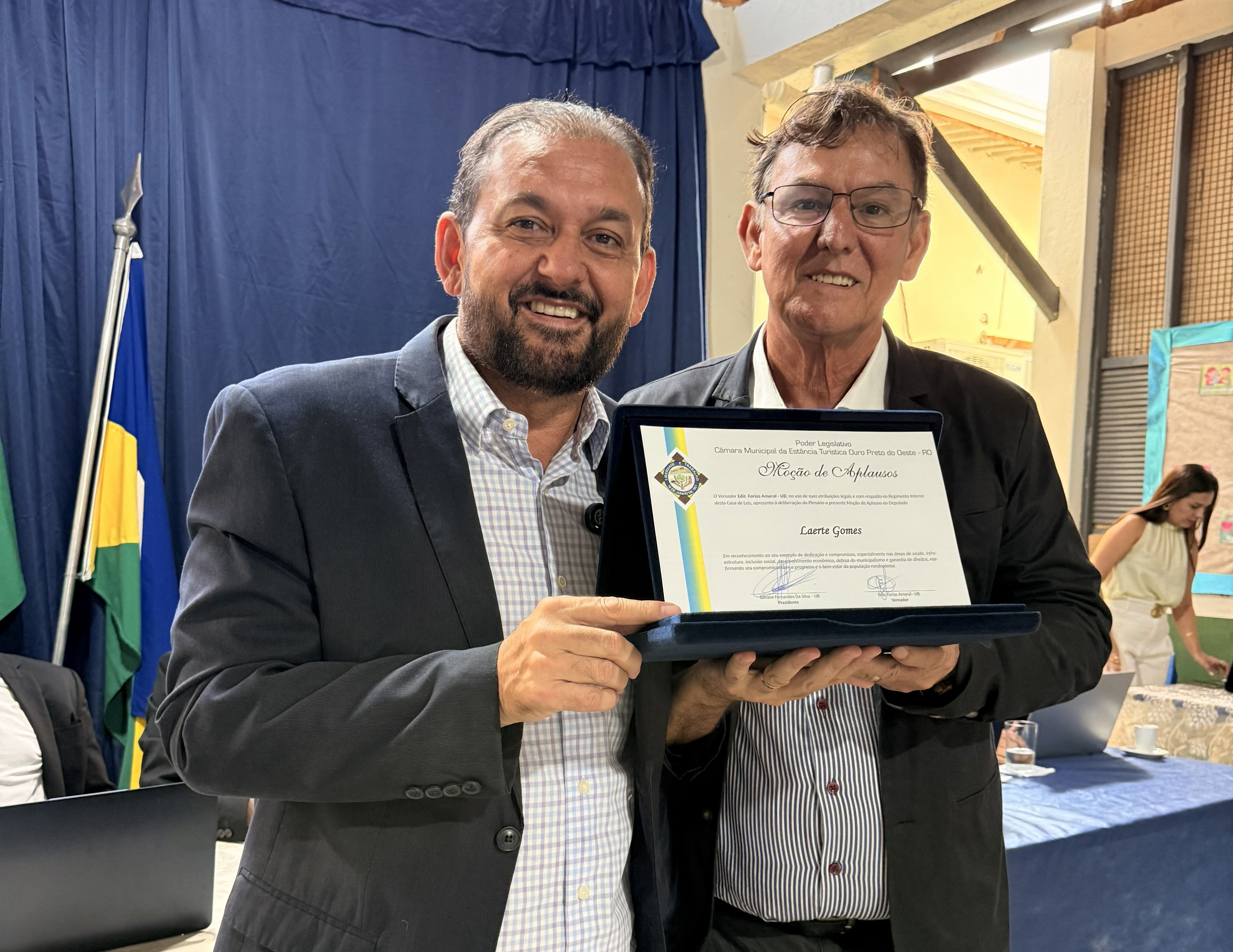 foto da notícia com o título Laerte Gomes recebe moção de aplausos em Rondominas e reforça compromisso com o desenvolvimento de RO