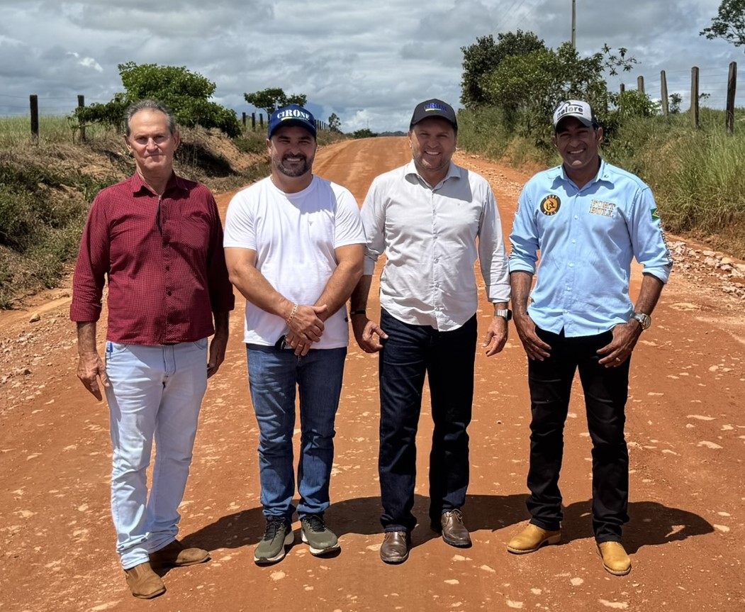 foto da notícia com o título Apoio de Cirone Deiró garante maquinário para produtores de Ministro Andreazza