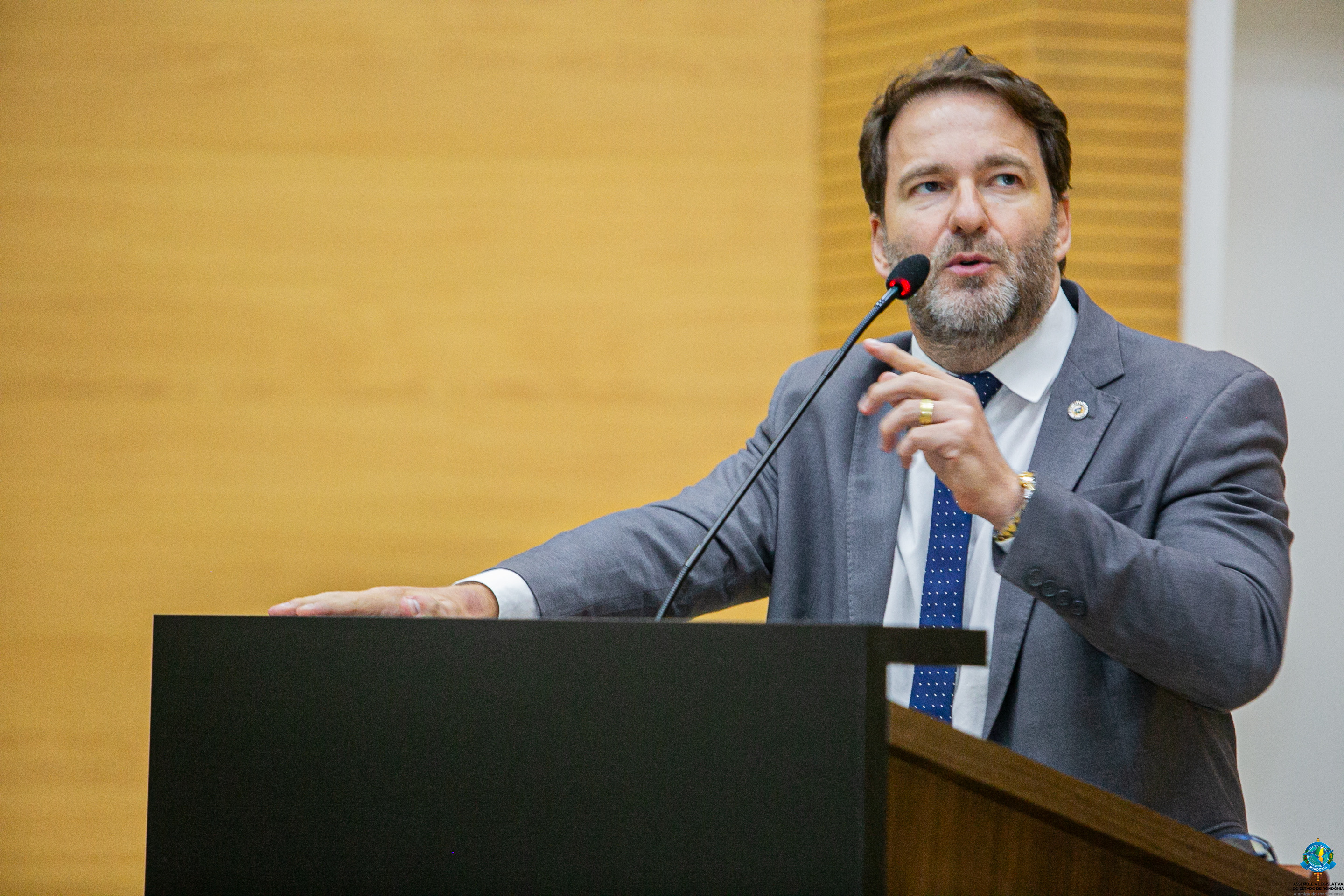 foto da notícia com o título Deputado Alex Redano cobra recapeamento e melhorias na RO-459, em Rio Crespo