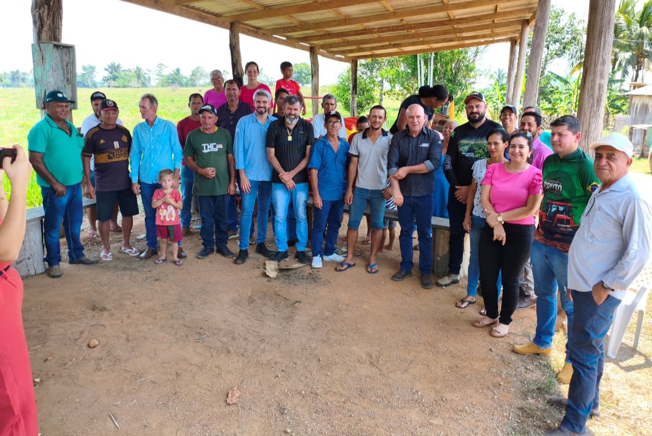 foto de capa da notícia com o título Campo Novo de Rondônia recebe implementos agrícolas por meio de emenda do deputado Ezequiel Neiva