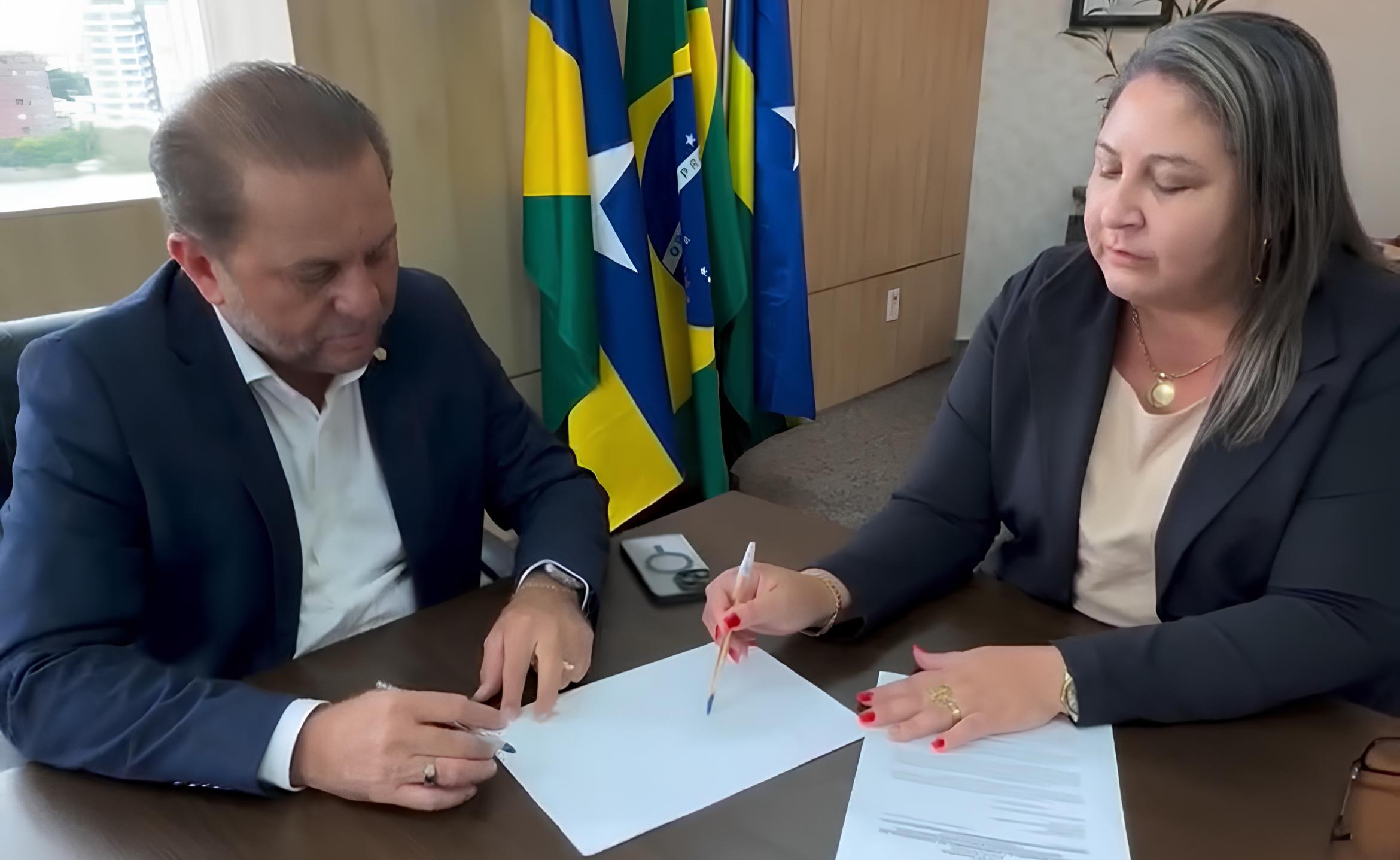 foto da notícia com o título Apoio de Cirone Deiró contribui com desenvolvimento de Chupinguaia