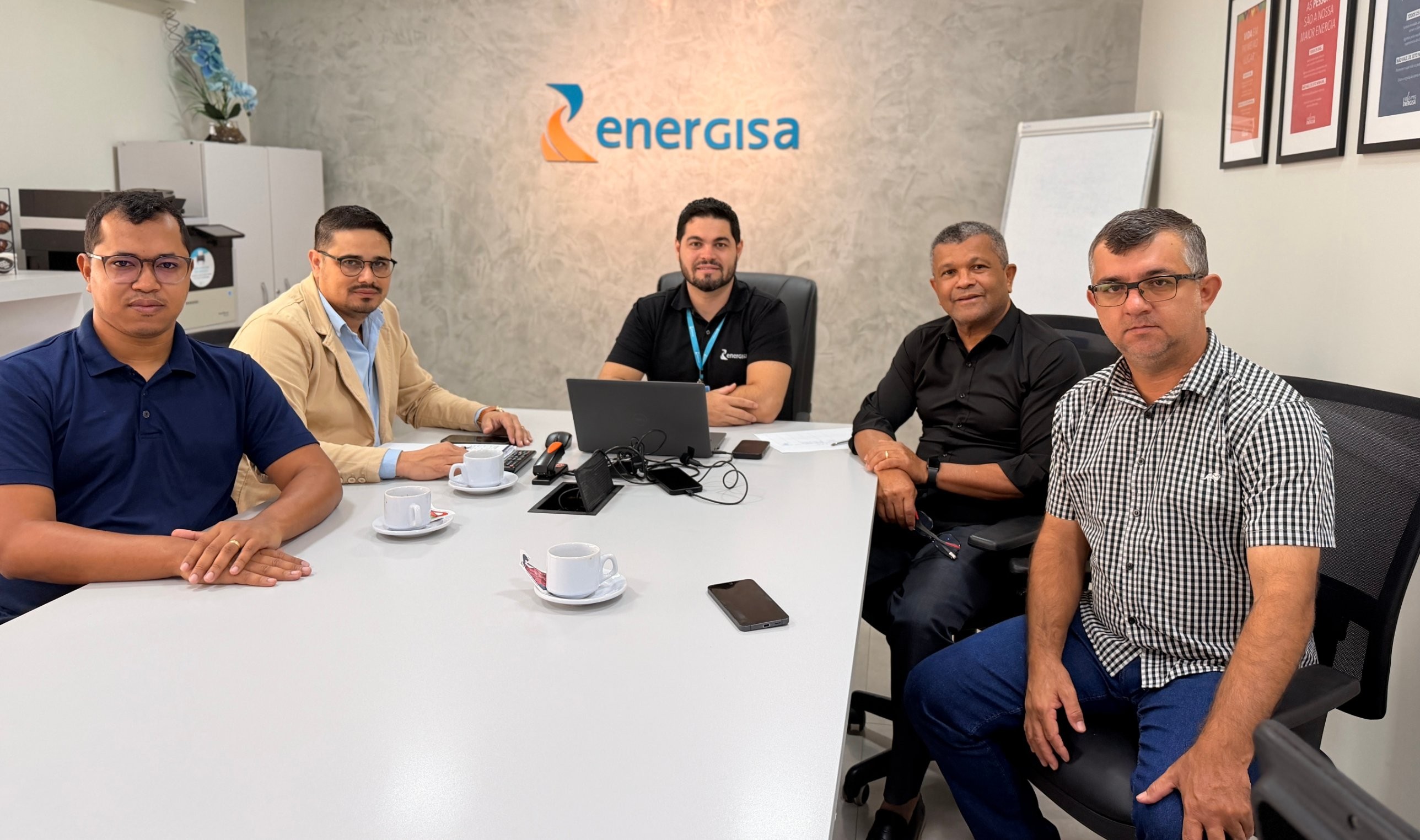 foto da notícia com o título Pedro Fernandes articula energia elétrica para 120 famílias de assentamentos em Rio Crespo