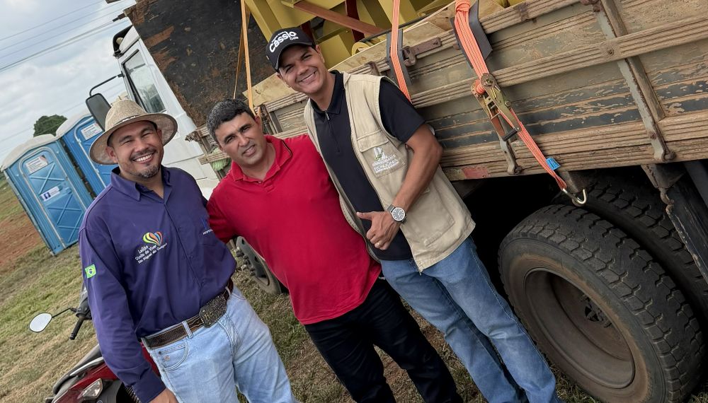 foto da notícia com o título Cássio Gois destina equipamentos para fortalecer produtores rurais de associação em São Miguel