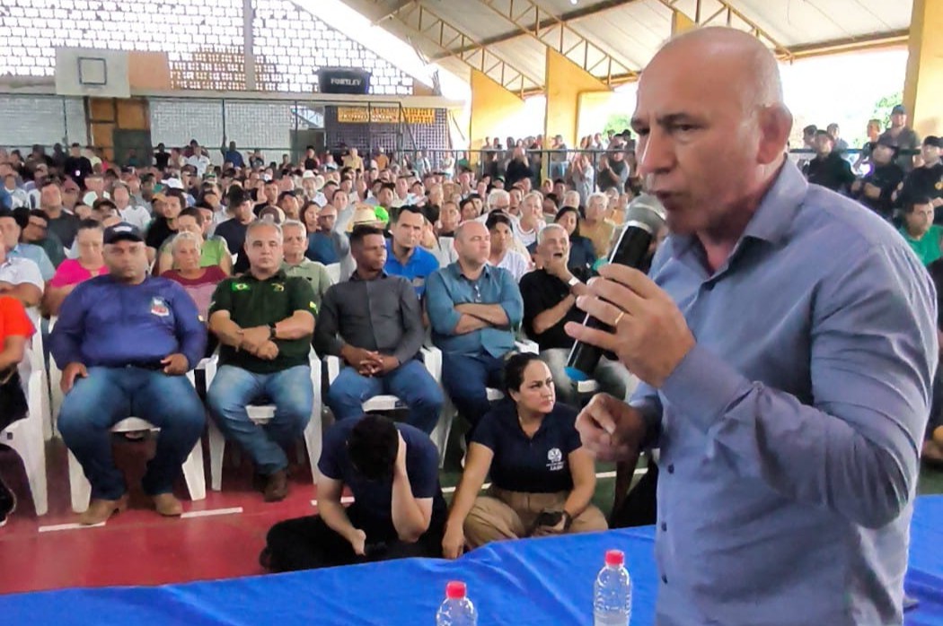 foto da notícia com o título Ezequiel Neiva participa de audiência pública e defende direito à terra para produtores rurais em Jaru