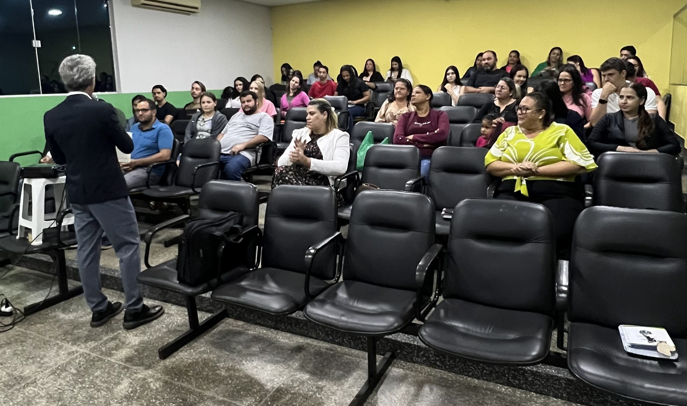 foto da notícia com o título Deputado Jean Oliveira leva curso de oratória para Alta Floresta d’Oeste por meio da Escola do Legislativo