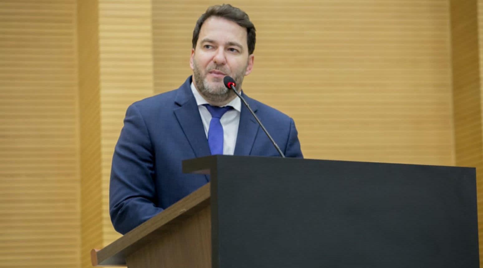 foto de capa da notícia com o título Deputado Alex Redano solicita recuperação da RO-408 entre Campo Novo e Vila União