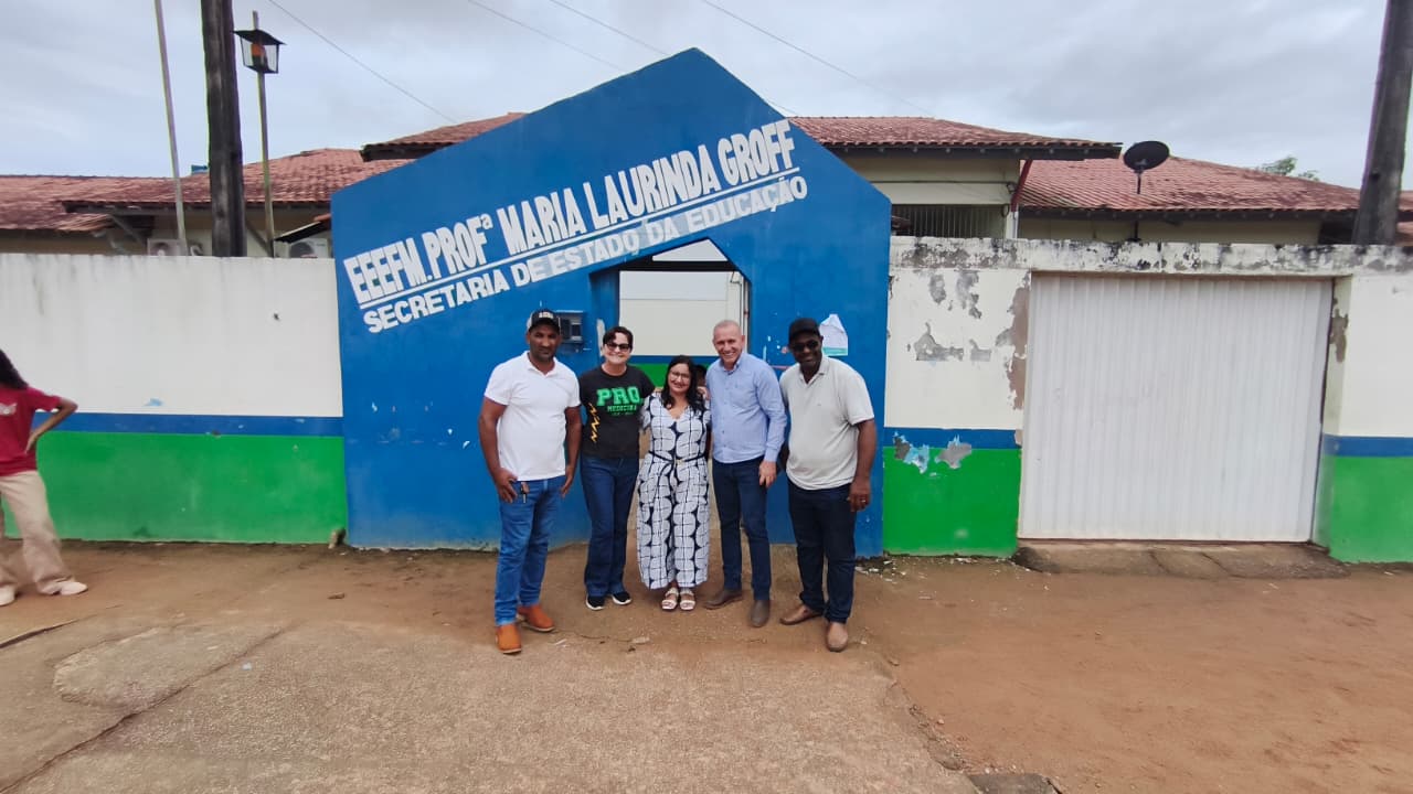 foto da notícia com o título Ezequiel Neiva vistoria Escola Maria Laurinda Groff que passará por reforma e ampliação no distrito de Nova Dimensão