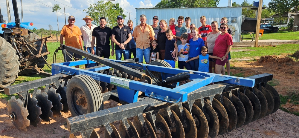 foto de capa da notícia com o título Agricultores de Pimenta Bueno agradecem ao deputado Jean Mendonça por implementos agrícolas