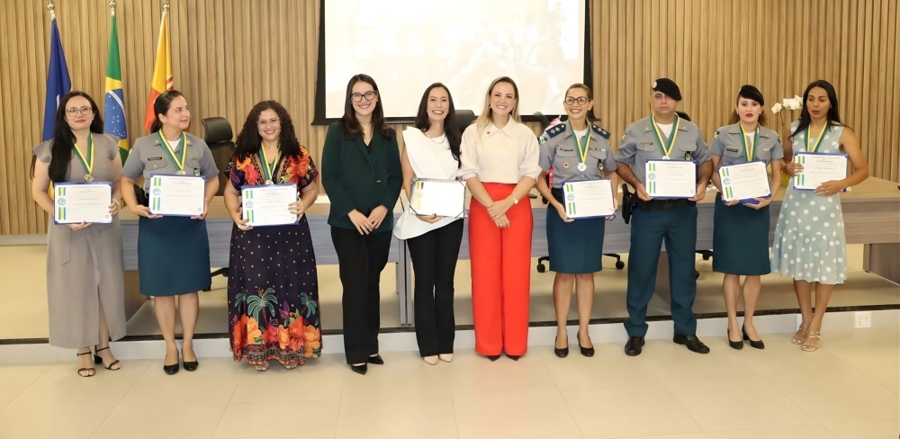 foto de capa da notícia com o título Sessão solene proposta pela deputada Cláudia de Jesus homenageia personalidades em Ji-Paraná