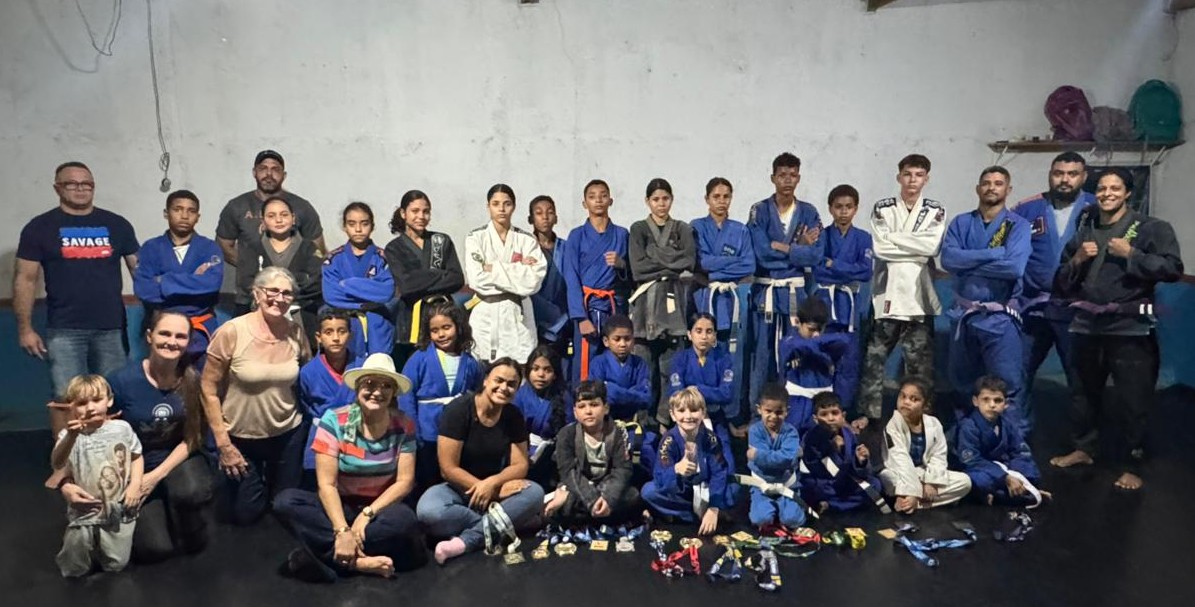 foto da notícia com o título Dra. Taíssa visita projeto social de jiu-jítsu e destaca importância do esporte em Machadinho