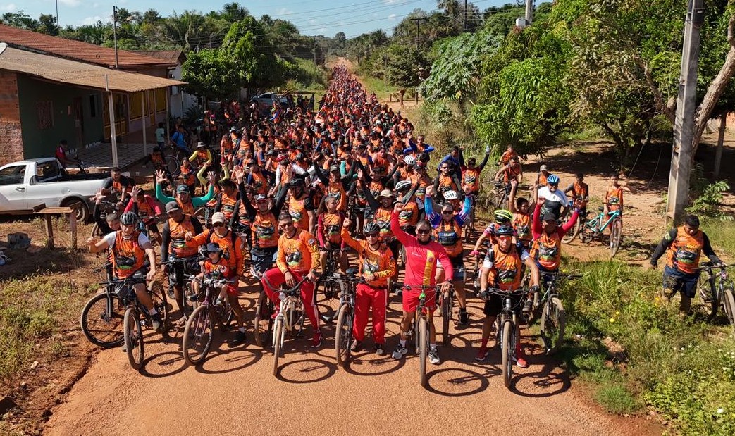 foto da notícia com o título Visita da deputada Dra. Taíssa ao Corpo de Bombeiros celebra reconhecimento do Bike Trilha como patrimônio cultural de Rondônia