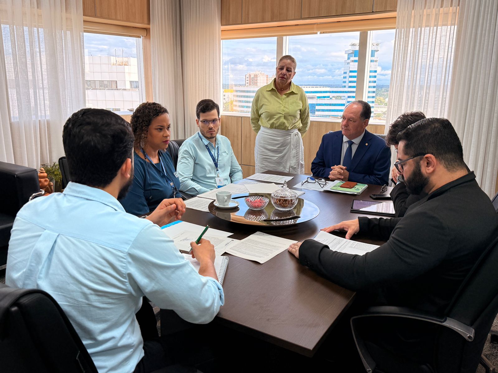 foto da notícia com o título Pedro Fernandes recebe equipe da OCB para tratar do cooperativismo em Rondônia