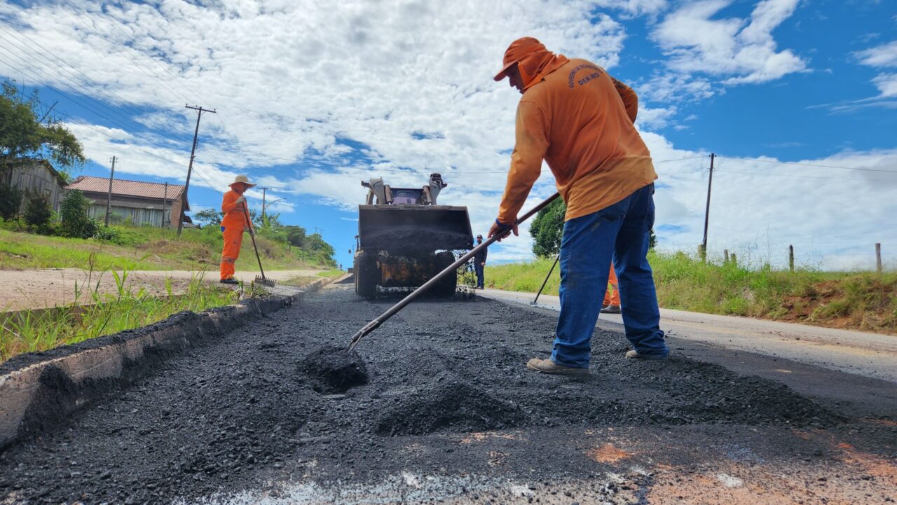 foto de capa da notícia com o título Jean Oliveira destina R$ 3 milhões para recuperação de estradas de Alta Floresta D’Oeste