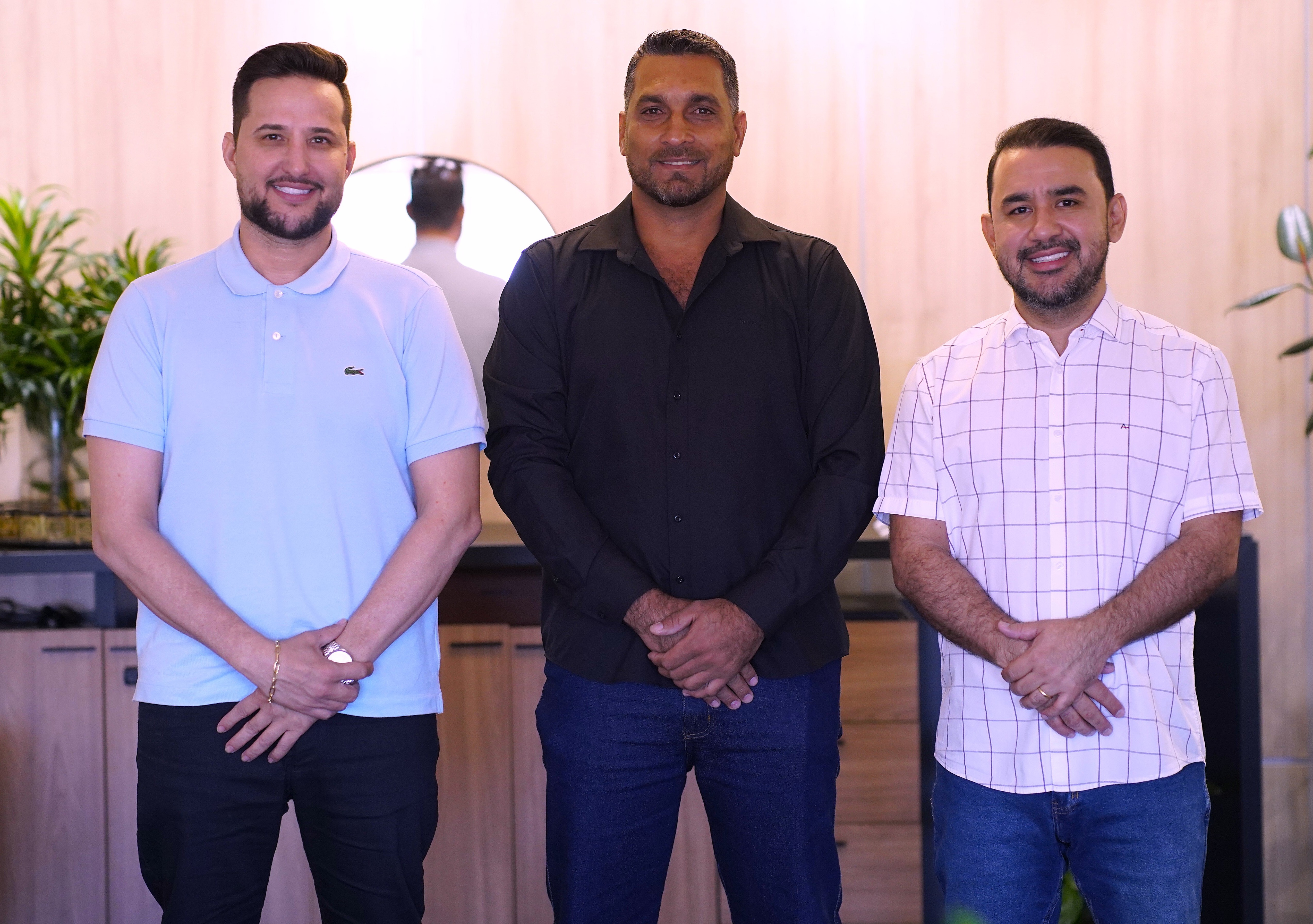 foto de capa da notícia com o título Vereador Negão da 98 apresenta demandas de São Miguel do Guaporé em visita à presidência da Alero