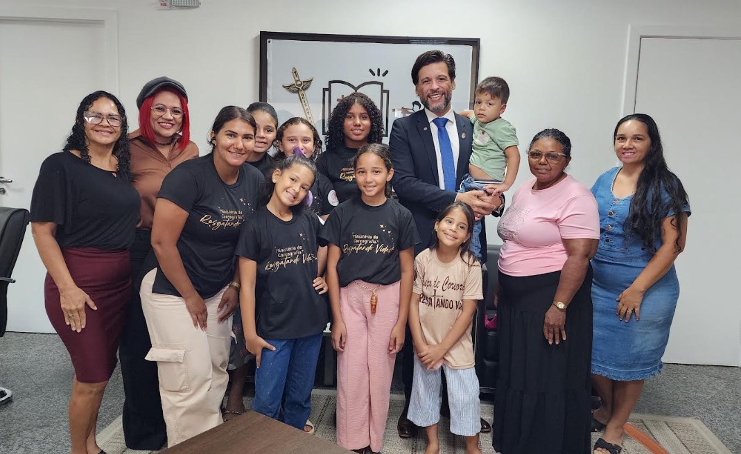 foto de capa da notícia com o título Delegado Camargo conhece projeto que atende crianças e adolescentes na zona leste