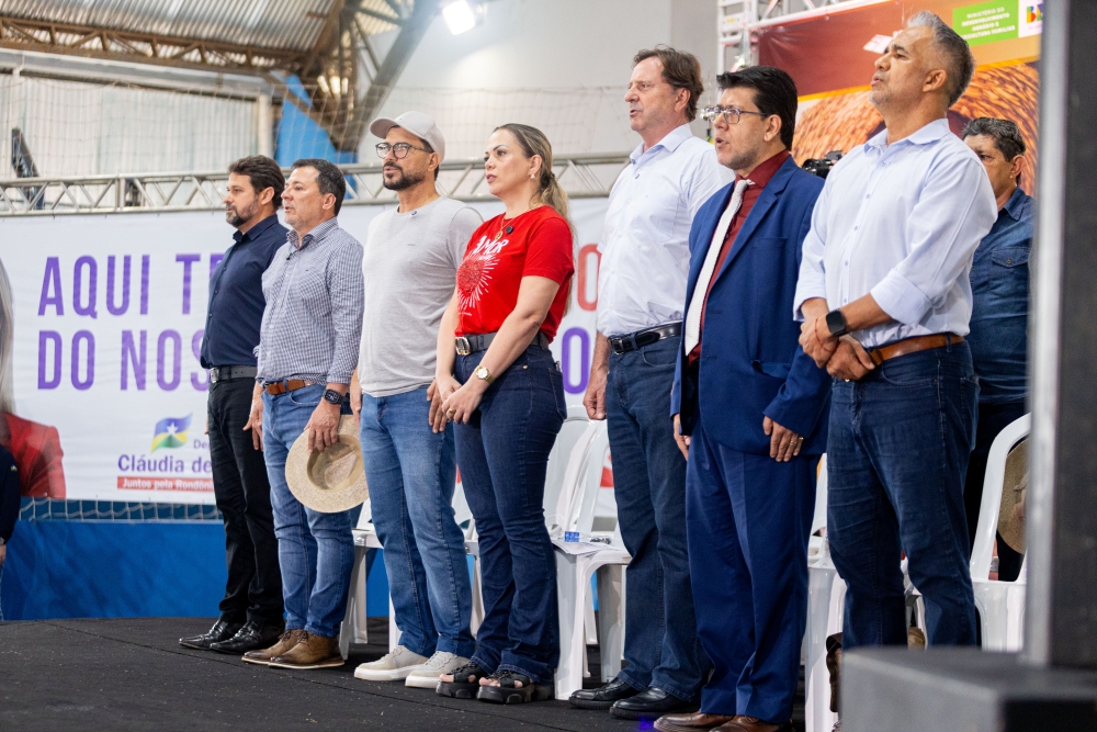 foto de capa da notícia com o título Assembleia Legislativa homenageia instituições por regularização fundiária em Ji-Paraná