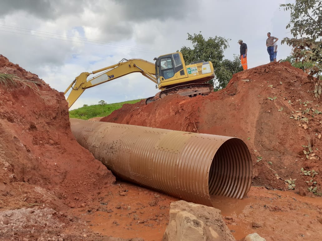 foto da notícia com o título Pontes de madeira são substituídas por tubos PEAD em Nova Mamoré, com apoio de Cirone Deiró