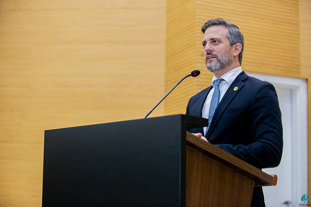 foto da notícia com o título Deputado Lucas Torres destaca entrega de mais de 4 mil kits escolares na região de Buritis