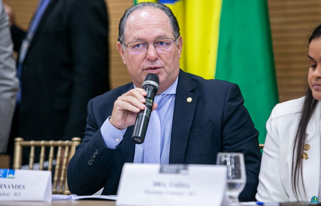 foto da notícia com o título Pedro Fernandes solicita melhorias em rodovias do Vale do Jamari ao governador eleito
