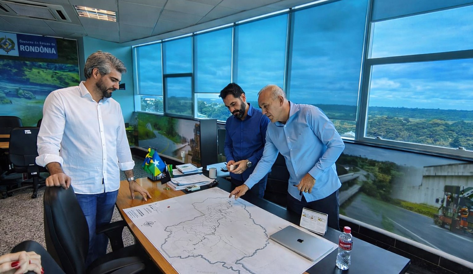 foto de capa da notícia com o título Deputado Ezequiel Neiva celebra abertura de licitação para a construção de pontes de concreto e aço entre Cabixi e Pimenteiras