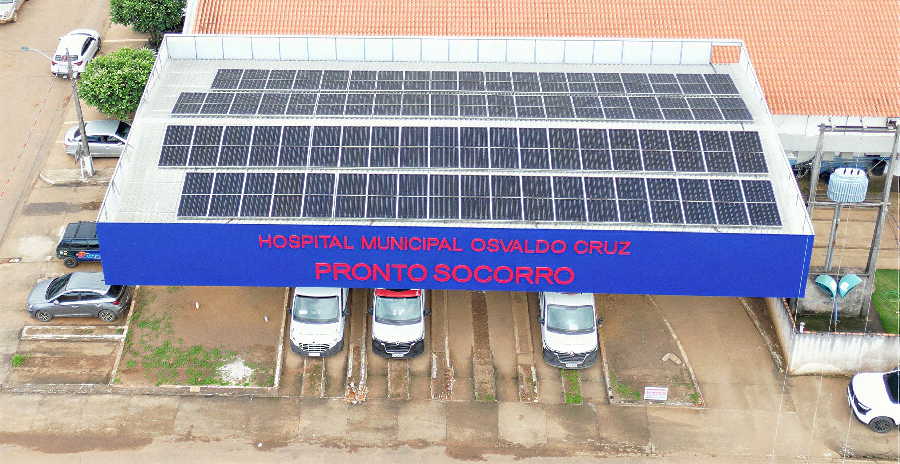 foto de capa da notícia com o título Hospital Municipal de Alto Paraíso recebe placas solares com apoio do deputado Pedro Fernandes