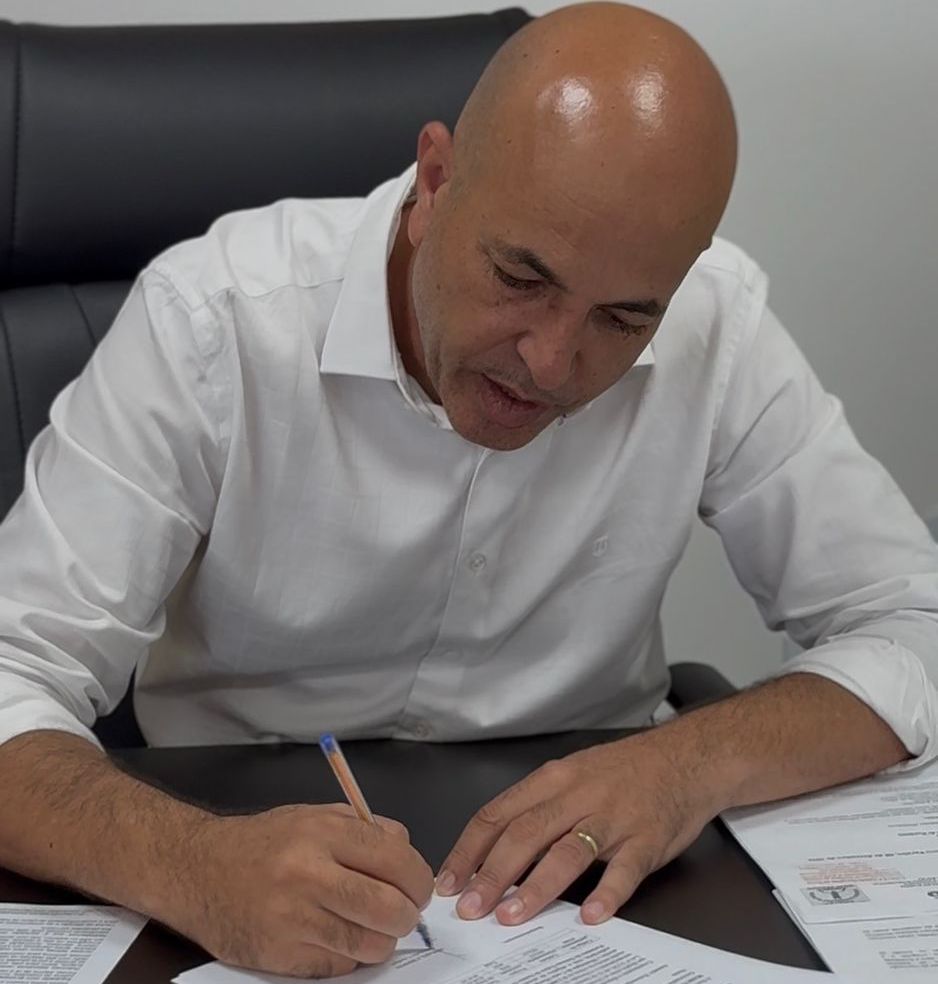 foto da notícia com o título Ismael Crispin assina primeira destinação de recursos de 2026 e garante R$ 2,8 milhões para a saúde de Costa Marques
