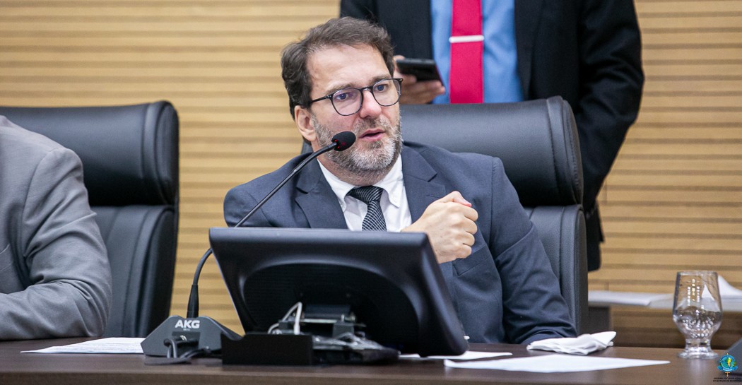 foto da notícia com o título Após falta de providências, Alex Redano volta a cobrar troca do telhado do Colégio Tiradentes em Ariquemes