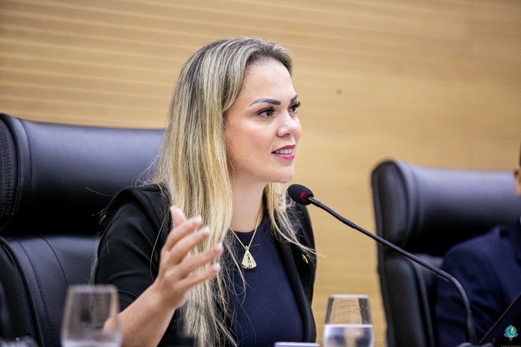 foto da notícia com o título Deputada Cláudia de Jesus destina R$ 140 mil para o Hospital de Urupá