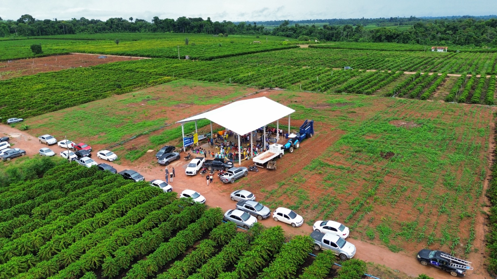 foto de capa da notícia com o título Novo barracão fortalece agricultura familiar em Nova Brasilândia do Oeste com apoio do deputado Cássio Gois