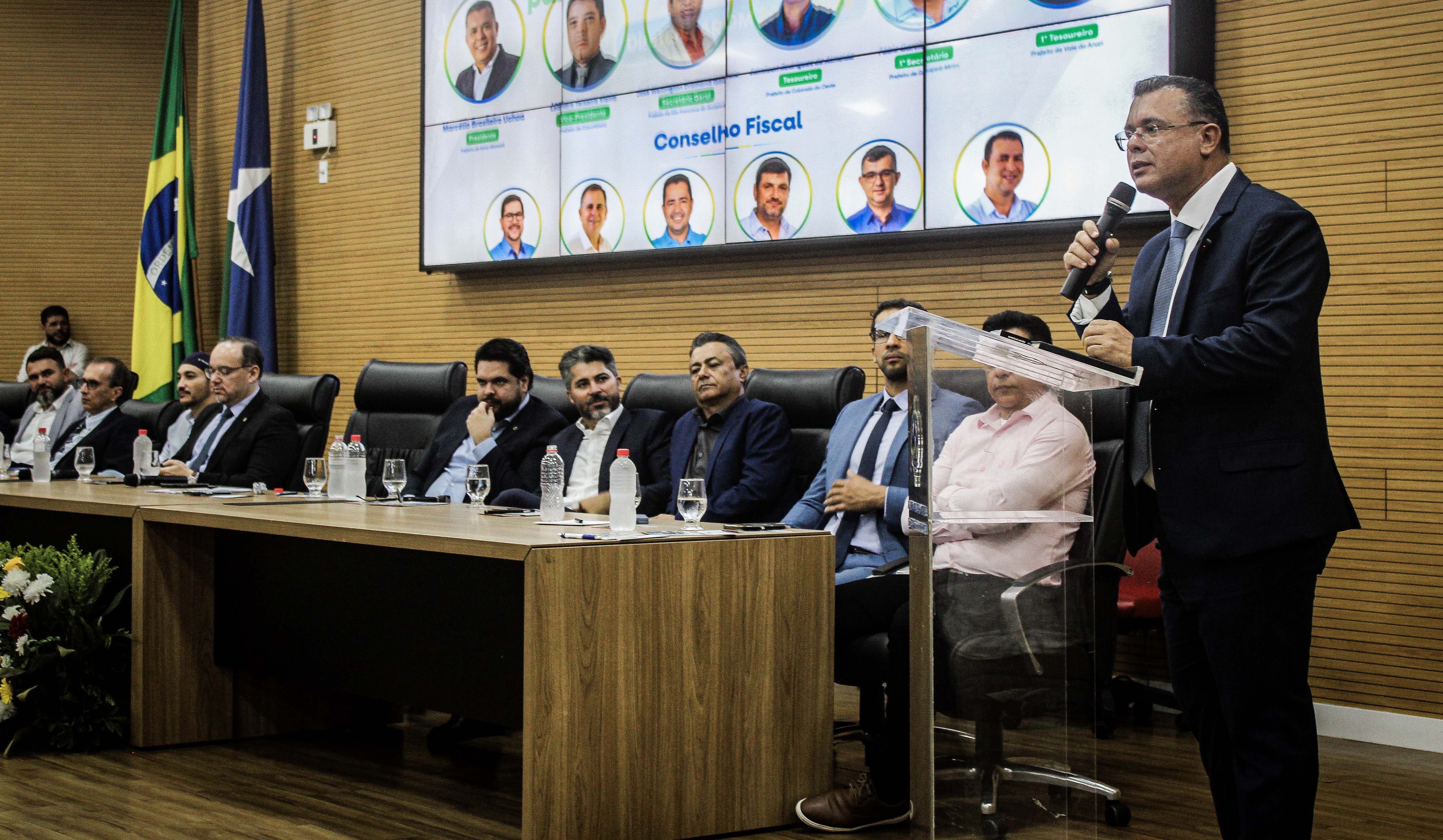 foto de capa da notícia com o título Alero sedia posse da nova diretoria da Arom em solenidade com autoridades