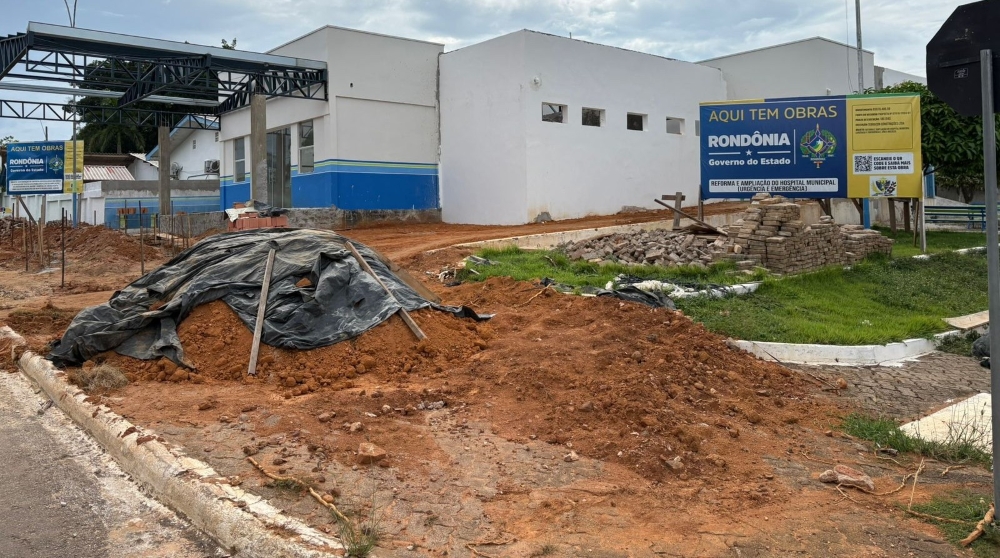 foto de capa da notícia com o título Pedro Fernandes comemora reforma do hospital de Monte Negro com emenda de R$ 1 milhão