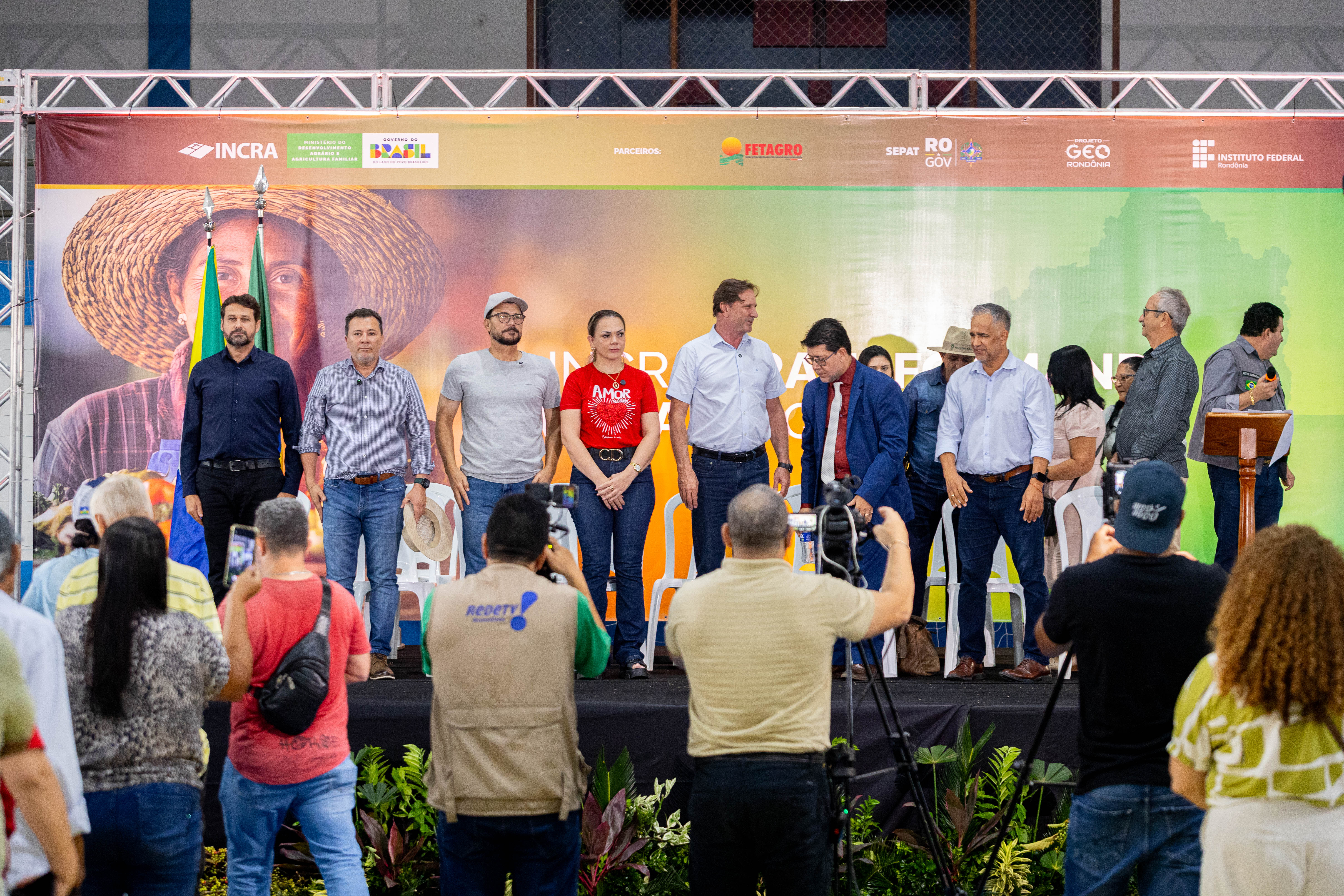 Sessão Solene I Homenagem I Entrega de títulos definitivos de terra em Ji-Paraná