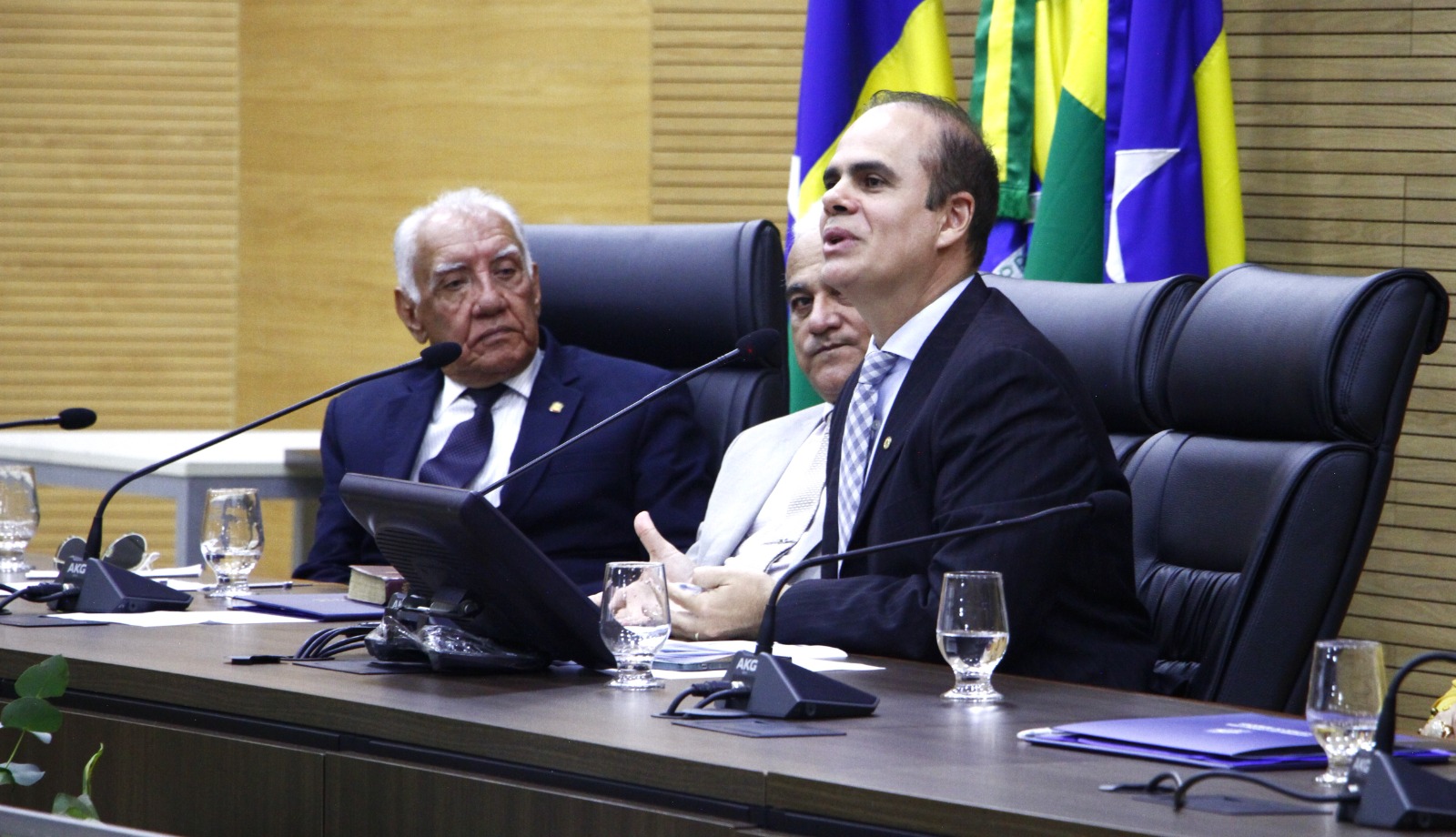Alan Queiroz preside sessão solene de outorga de Título Honorífico ao Pastor Sebastião Valadares e à Pastora Milsolange Valadares - News Rondônia