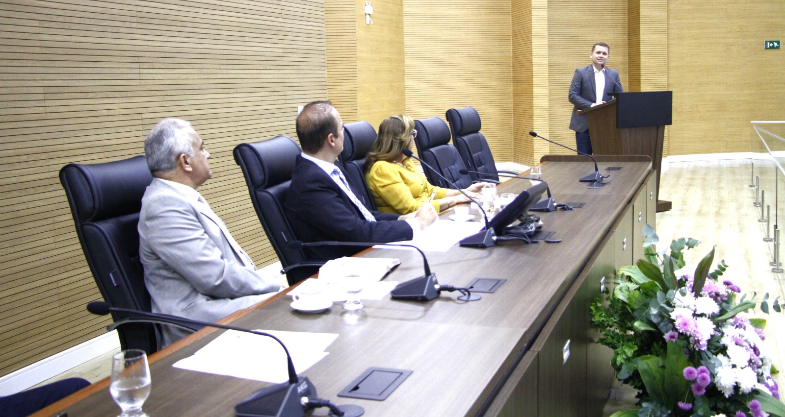 Alan Queiroz preside sessão solene de outorga de Título Honorífico ao Pastor Sebastião Valadares e à Pastora Milsolange Valadares - News Rondônia