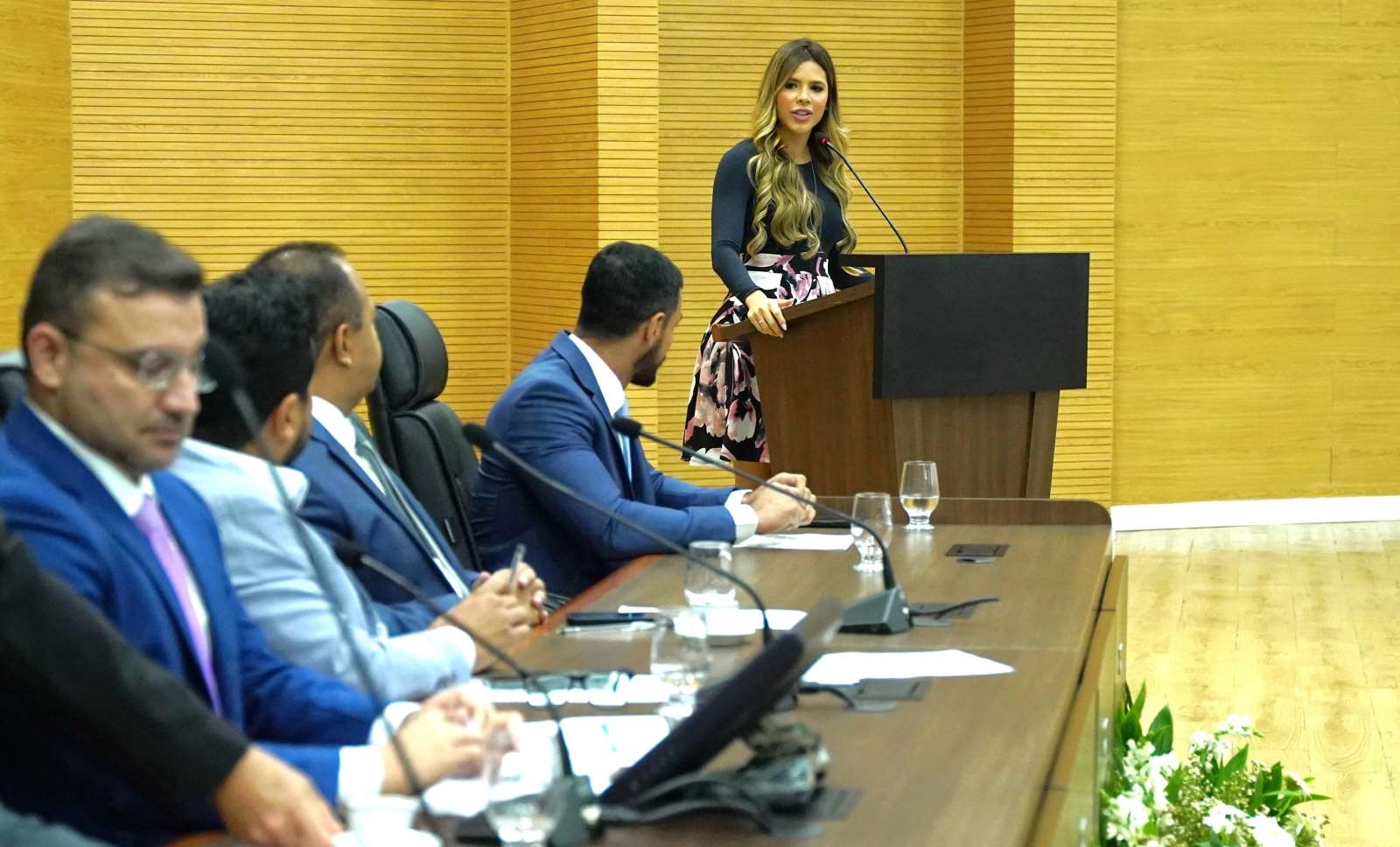 Vitória Jeovana agradeceu a homenagem à Comissão da Jovem Advocacia (Foto: Rafael Oliveira I Secom ALE/RO)